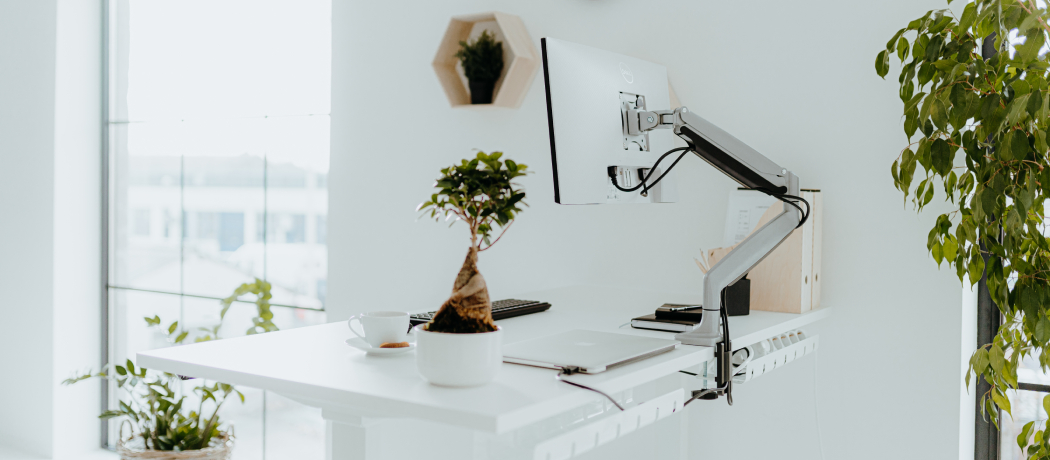 Monitor tartó egy szép irodában